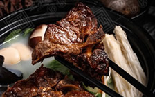砂锅炖骨头汤怎么做？
