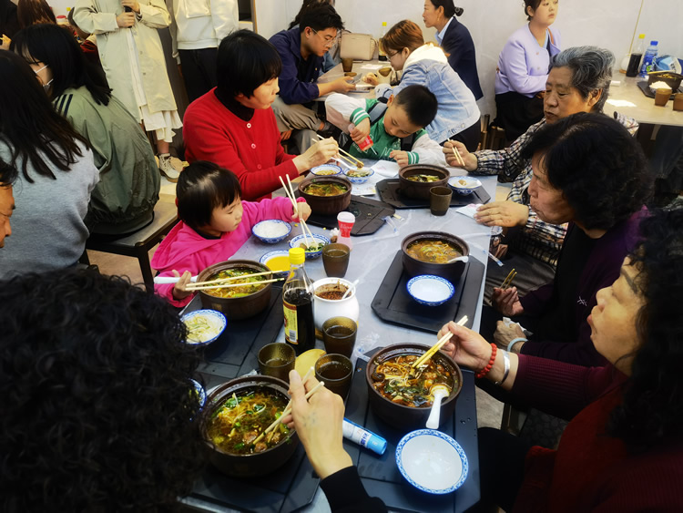 探寻兰州美食小吃的经典，老顾家砂锅等你来尝！