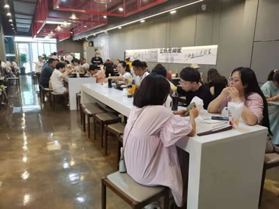 充 300 送 150！老顾家砂锅超级会员月，吃砂锅更划算！